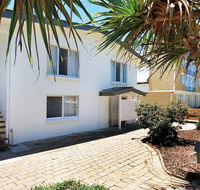 Beachcomber Unit 4- Beachside Unit - - Accommodation Rockhampton