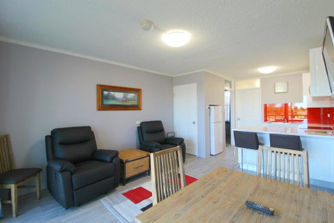 Beachfront 4, 25 Willow Street - Accommodation Rockhampton 1