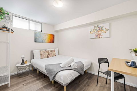 Relaxed Private Double Room In Carramar - Close To Station - Shared Bathroom - Accommodation Rockhampton 0