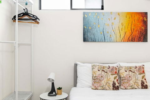 Relaxed Private Double Room In Carramar - Close To Station - Shared Bathroom - Accommodation Rockhampton 2