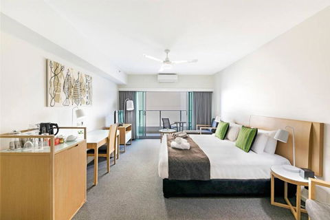 Resort-Style Sister Studios - Double Delight In The CBD - Accommodation Rockhampton 0
