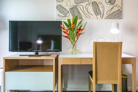 Resort-Style Sister Studios - Double Delight In The CBD - Accommodation Rockhampton 1