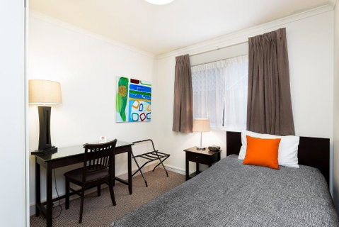Redcliffe Motor Inn - Accommodation Rockhampton 1