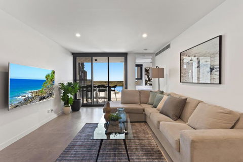 Riverfront 2-Bed With Pool, Sauna, Gym & Views - Accommodation Rockhampton 0