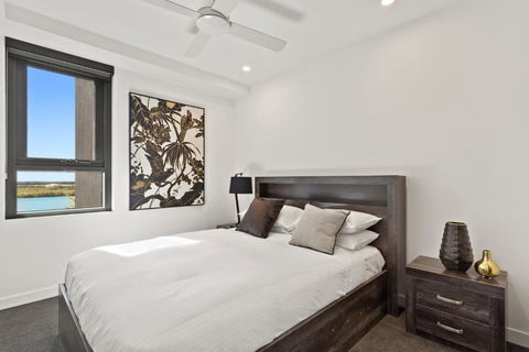Riverfront 2-Bed With Pool, Sauna, Gym & Views - Accommodation Rockhampton 2