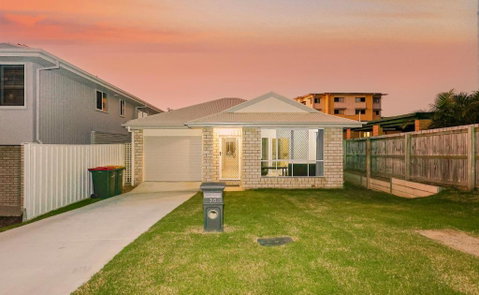 Redcliffe - Accommodation Rockhampton 3