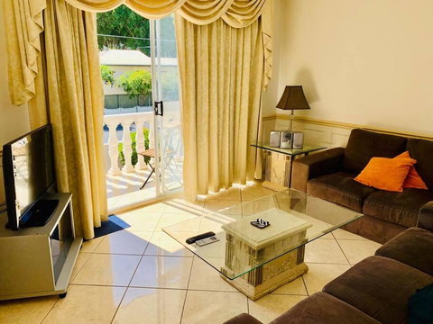 Redcliffe Villa - Accommodation Rockhampton 3