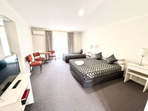 Redgum Motel - Accommodation Rockhampton 0