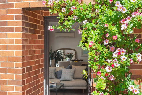 Reed Cottage - Accommodation Rockhampton 0