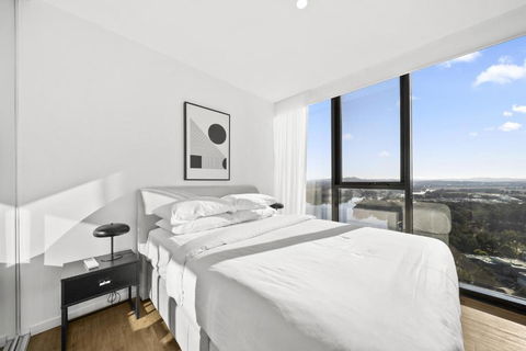 Refined 2-Bed With Luxurious Building Amenities - Accommodation Rockhampton 3