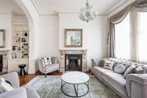 Refined Paddington Corner Terrace With Parking - Accommodation Rockhampton 1