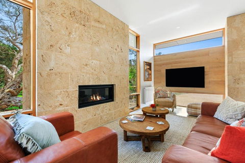 REFRESH At Lonnie - Accommodation Rockhampton 0