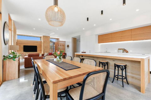 REFRESH At Lonnie - Accommodation Rockhampton 1