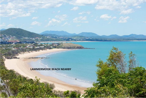 RELAX @48 CLOSE TO BEACH Sleeps 7 - Accommodation Rockhampton 1