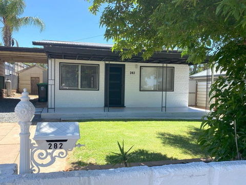 Relax At Gossan - Accommodation Rockhampton 3