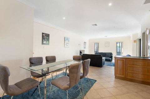 Relax On Charles St - 4A Charles Street Port Elliot - BYO Linen - Accommodation Rockhampton 2
