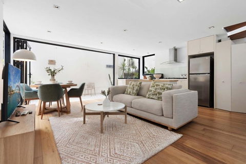 Relaxed Beachside Townhouse - Accommodation Rockhampton 0