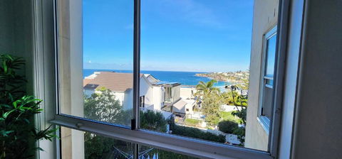 Relaxed Coastal Living With Fantastic Sea Views - Accommodation Rockhampton 1