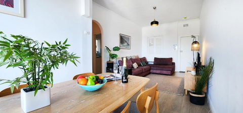Relaxed Coastal Living With Fantastic Sea Views - Accommodation Rockhampton 2