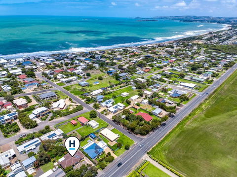 Relaxed Family Beach House - No Linen Included - Accommodation Rockhampton 0