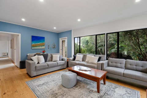 Relaxed Family Beach House - No Linen Included - Accommodation Rockhampton 1