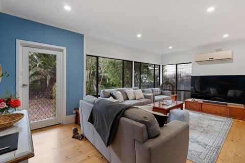 Relaxed Family Beach House - No Linen Included - Accommodation Rockhampton 2