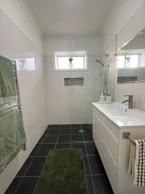 Renovated 3 Bedroom House - Accommodation Rockhampton 2