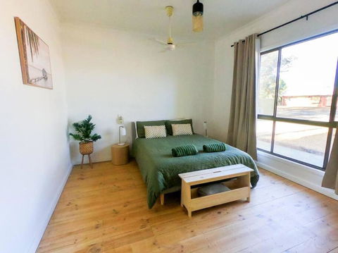Renovated 3BD With Pool And Spa Bath - Accommodation Rockhampton 3