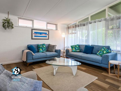Renovated 3BR One Street To Beach - Accommodation Rockhampton 1