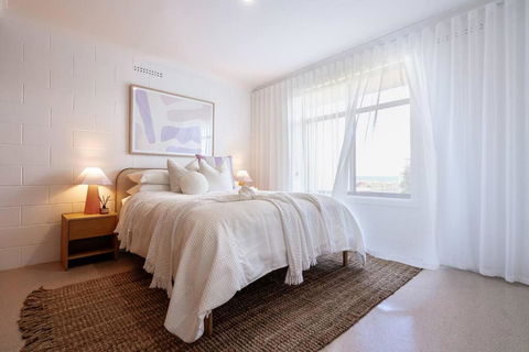 Renovated Apartment With Ocean Views - Accommodation Rockhampton 0