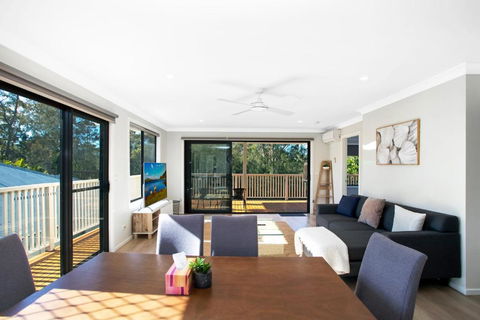 Renovated Coastal Getaway With Water Views - Accommodation Rockhampton 2