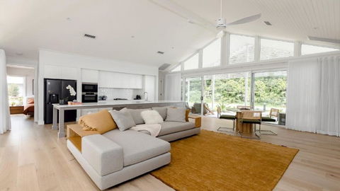 Resort Style Living With Pool, Tennis Court And Beach - Accommodation Rockhampton 0