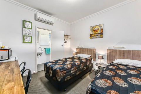 Rest Motels - Accommodation Rockhampton 3