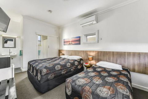 Rest Motels - Accommodation Rockhampton 2