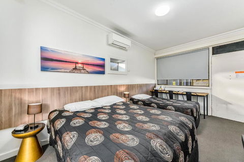 Rest Motels - Accommodation Rockhampton 1