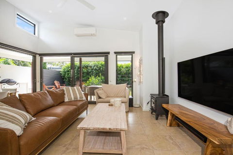 Rest Pet Friendly With Outdoor Bath 3 Mins Walk To Beach - Accommodation Rockhampton 1