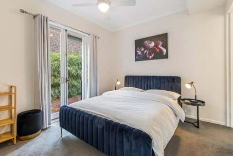 Retreat On George - Accommodation Rockhampton 0