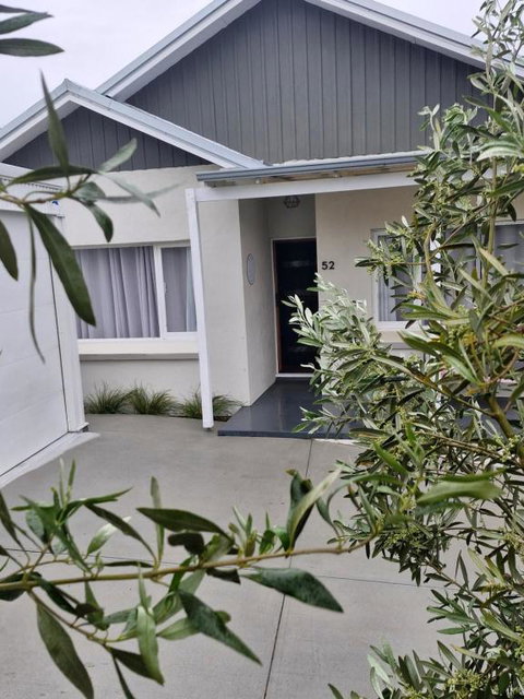Retreat - Accommodation Rockhampton 0