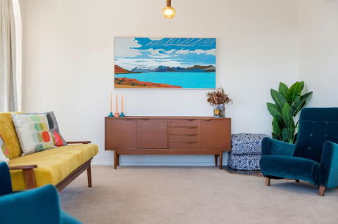 Retro Beach House - Accommodation Rockhampton 2