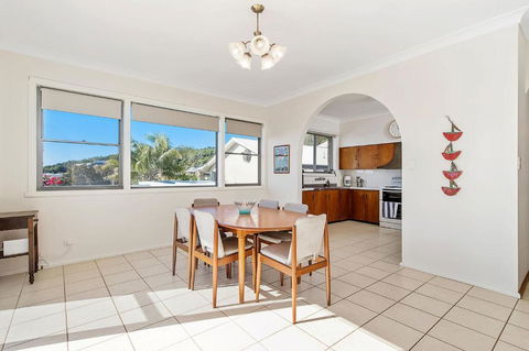 Retro Beach House - Accommodation Rockhampton 3