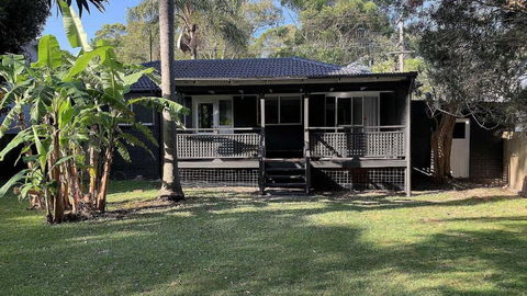 Retro Beach House - Macmasters Beach - Accommodation Rockhampton 0