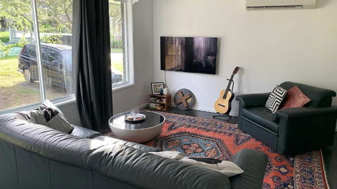Retro Beach House - Macmasters Beach - Accommodation Rockhampton 1