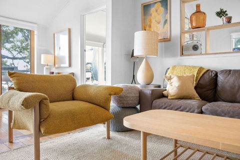 Retro Beach Vibes - Accommodation Rockhampton 3