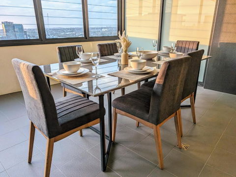 Rhodes Two Bedroom Apartment With Fantastic Water View - Accommodation Rockhampton 3