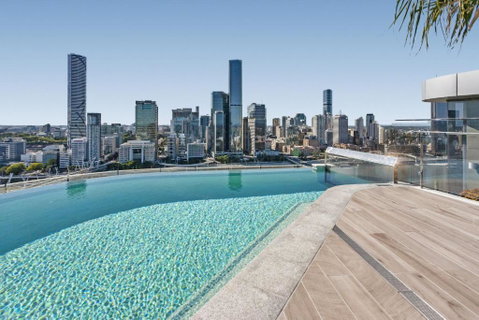 River-View Unit With Rooftop Pool Near Museums - Accommodation Rockhampton 0