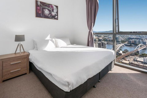 River-View Unit With Rooftop Pool Near Museums - Accommodation Rockhampton 3