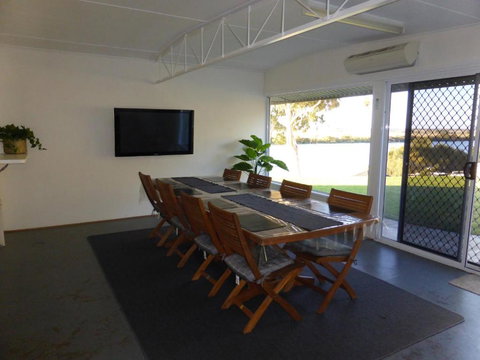 Riverfront Holiday House - Accommodation Rockhampton 1