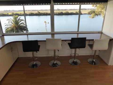 Riverfront Holiday House - Accommodation Rockhampton 2
