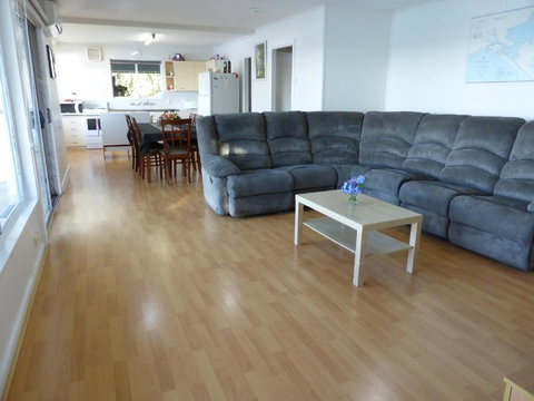 Riverfront Holiday House - Accommodation Rockhampton 3