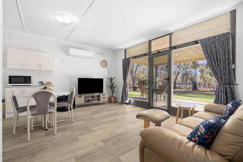 Riversands Rest Accommodation Paringa - Willow Cottage - Accommodation Rockhampton 0